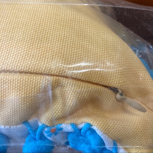 NWT The Pioneer Woman Throw Pillow 18 x 18 - Picture 7 of 11